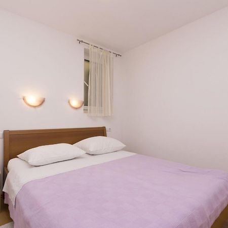 Apartments Mira Omis Bagian luar foto