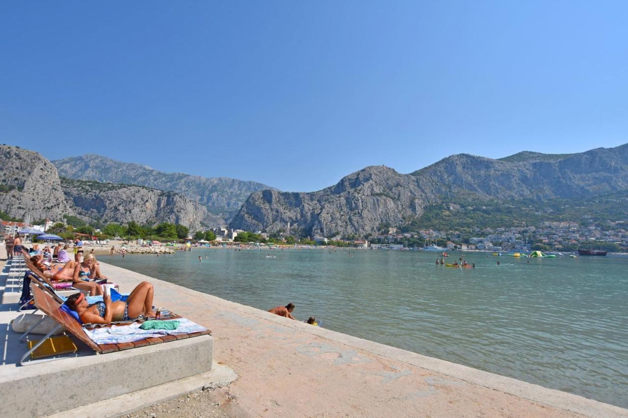 Apartments Mira Omis Bagian luar foto