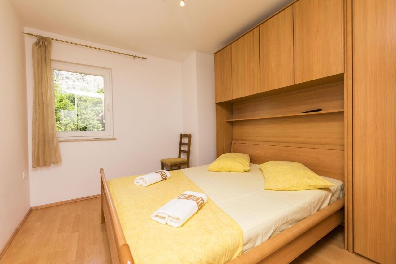 Apartments Mira Omis Bagian luar foto