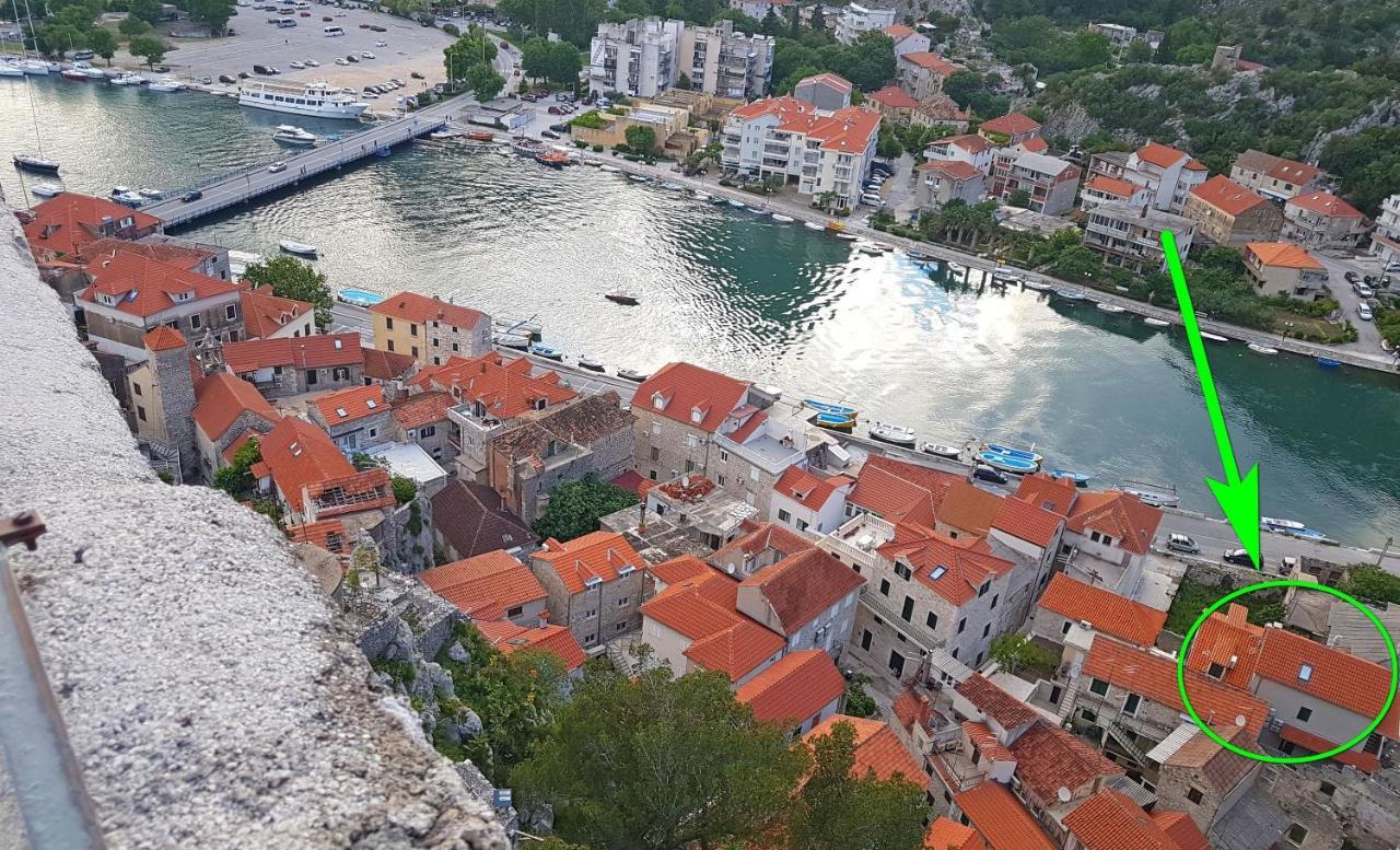 Apartments Mira Omis Bagian luar foto